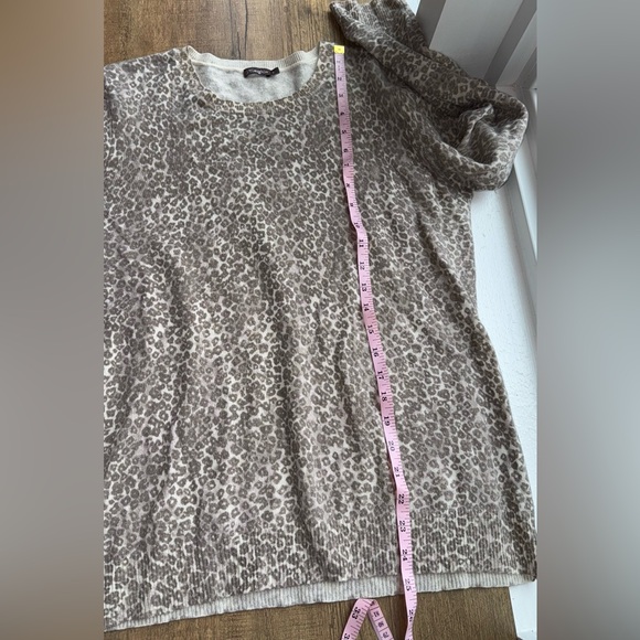 J.McLaughlin Women’s Animal Print 100% Cashmere Sweater Size Large - Picture 7 of 7